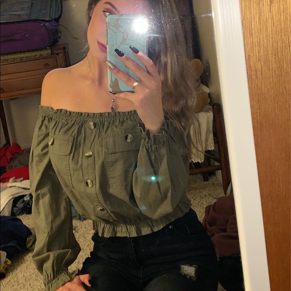 Olive Green Off The Shoulders Shirt💚